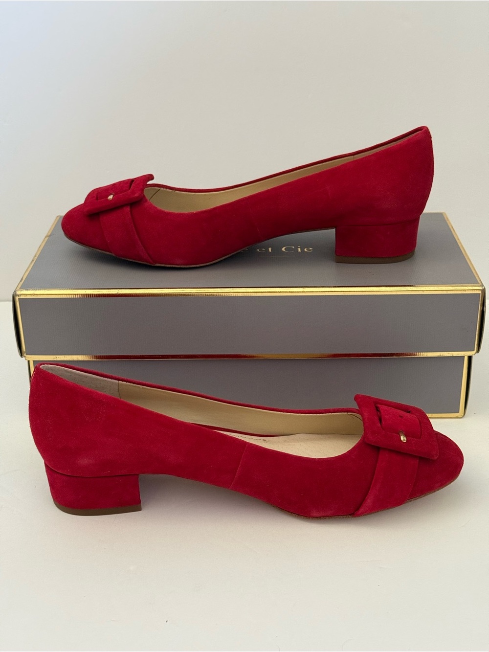 Louise et Cie Biata Red Suede Block Heel Pumps Buckle Accent Size 8 - Picture 2 of 6